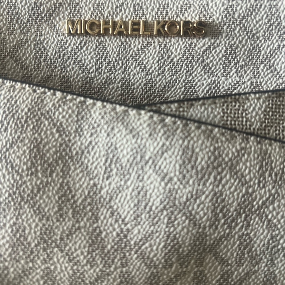 Michael Kors Beige Interior Lining - image 1